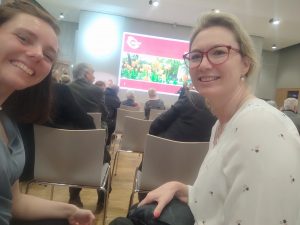 Nadine Schnittke und Anette Kluth sitzen nebeneinander im Rathaus