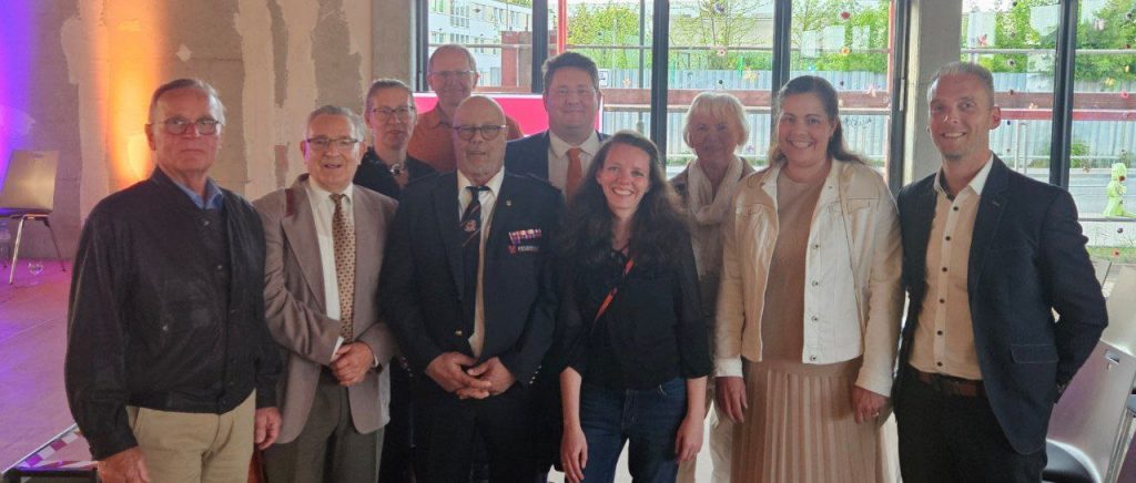 Gruppenbild von Nadine Schnittke und anderen Mitgliedern von BVB / FREIE WÄHLER auf dem Frühlingsempfang