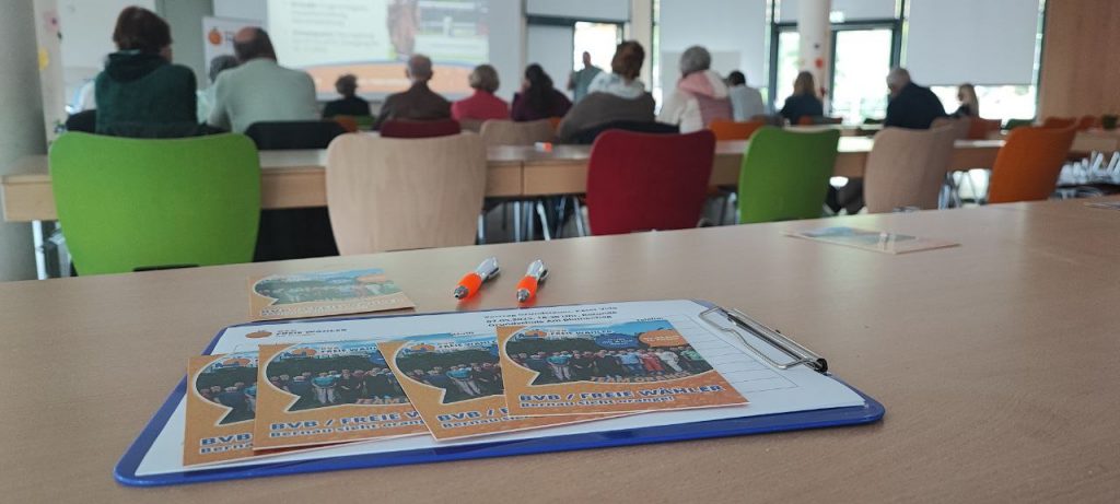 Mensa, Tisch mit Flyer Grundsteuer