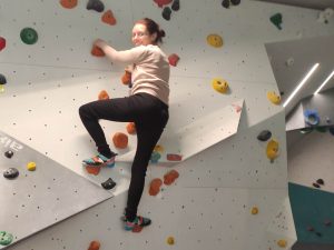 Nadine beim Bouldern